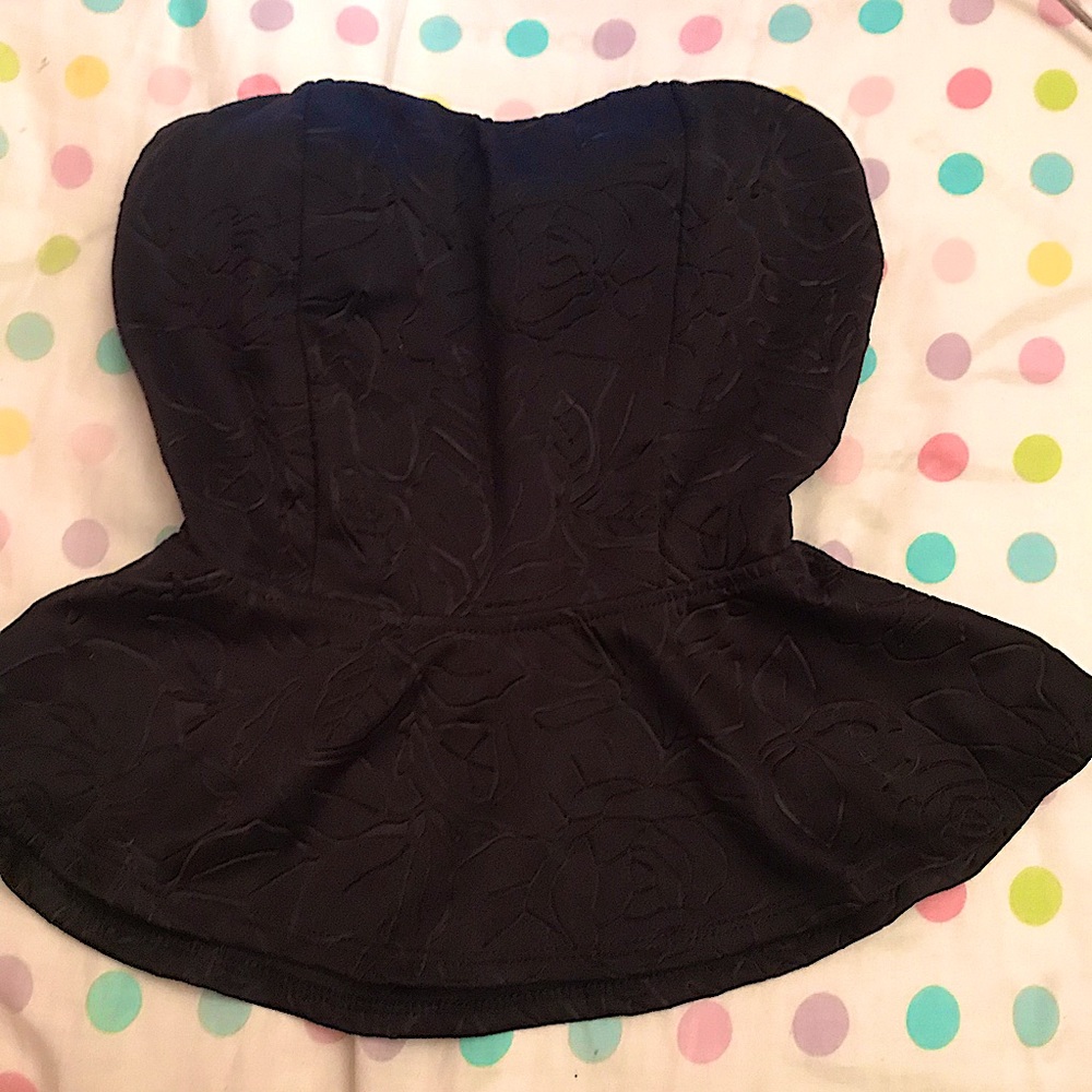 Strapless Top with a Bow in the Back